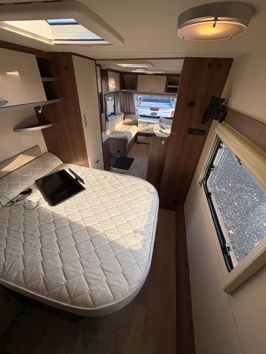 2019 Lunar Venus 570 4 Berth Island Bed Caravan - Image 4