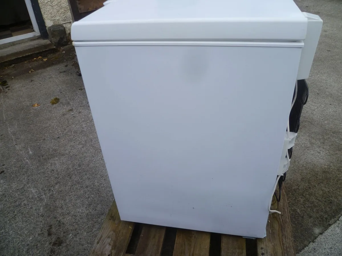 Whirlpool Chest Freezer - Image 2