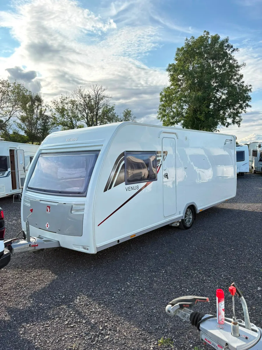 2019 Lunar Venus 570 4 Berth Island Bed Caravan - Image 1