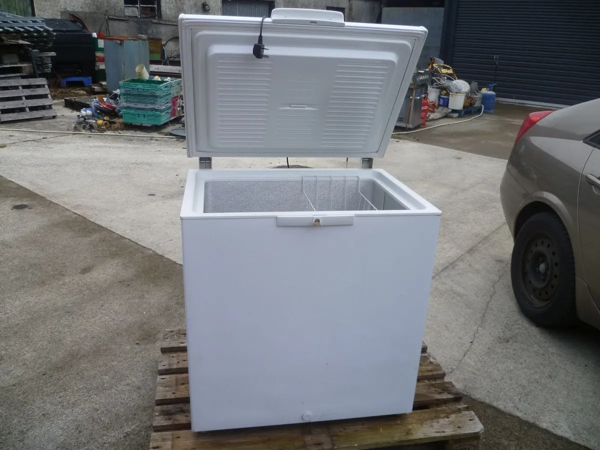 Whirlpool Chest Freezer - Image 1