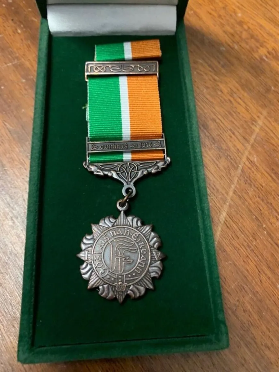1916 Commemorative Medal ;in case , .Óglaig na h-É - Image 2