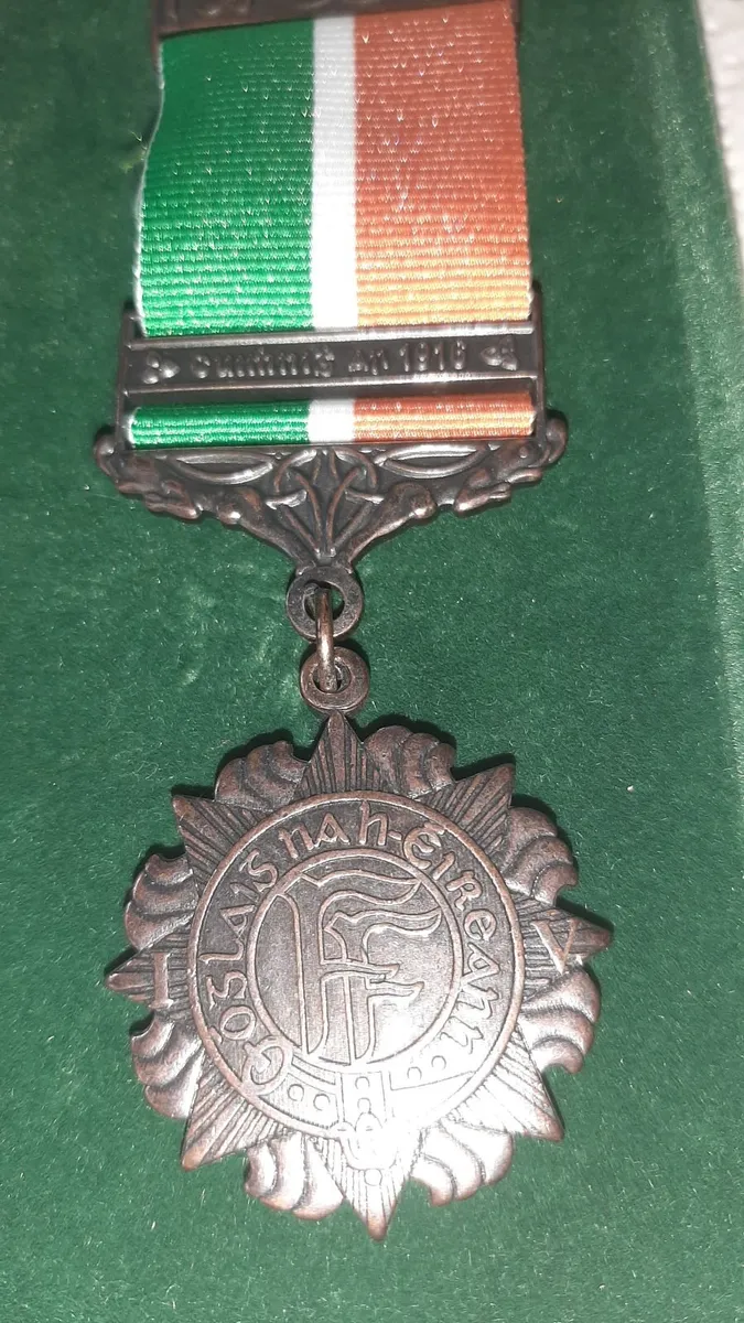 1916 Commemorative Medal ;in case , .Óglaig na h-É - Image 1