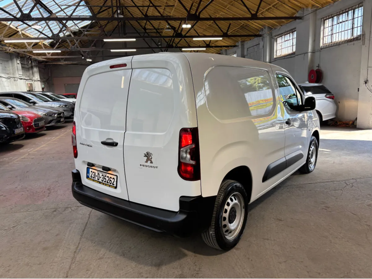 Peugeot Partner 1.5 active 6 speed 3 seater double - Image 4