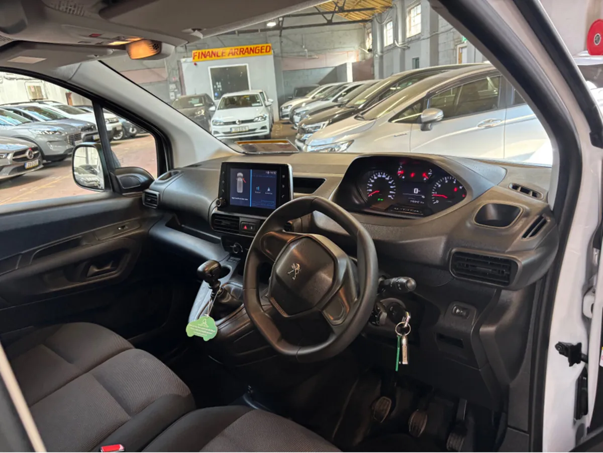 Peugeot Partner 1.5 active 6 speed 3 seater double - Image 2