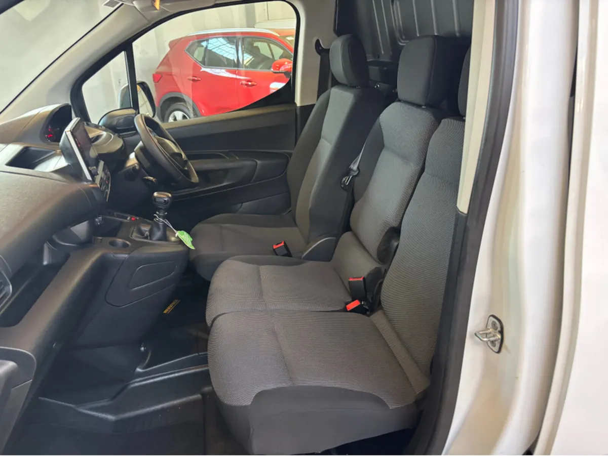 Peugeot Partner 1.5 active 6 speed 3 seater double - Image 3