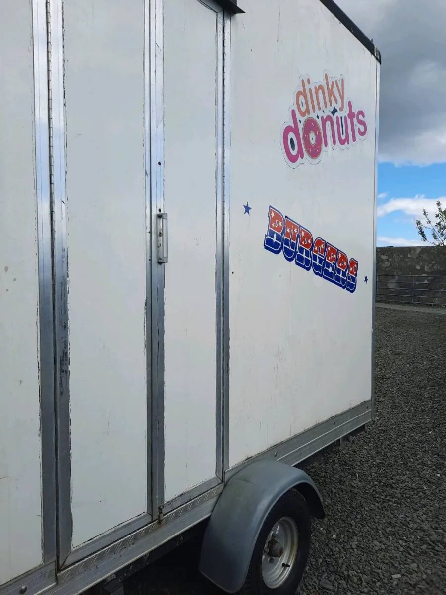 Catering trailer - Image 4