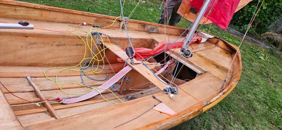 Pro built mirror dinghy - Image 2