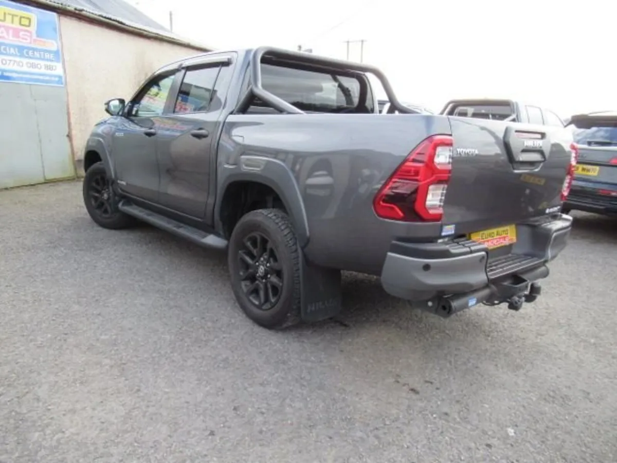 HI-LUX 2.8 D-4D Invincible X Pickup - Image 2