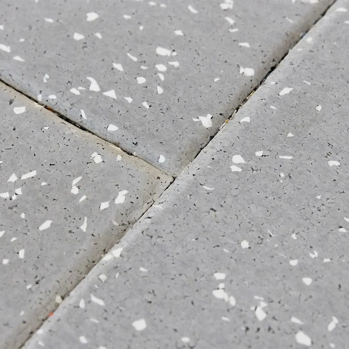 Lux: Glacier 15mm 1m² Rubber Gym Flooring Tiles - Image 4