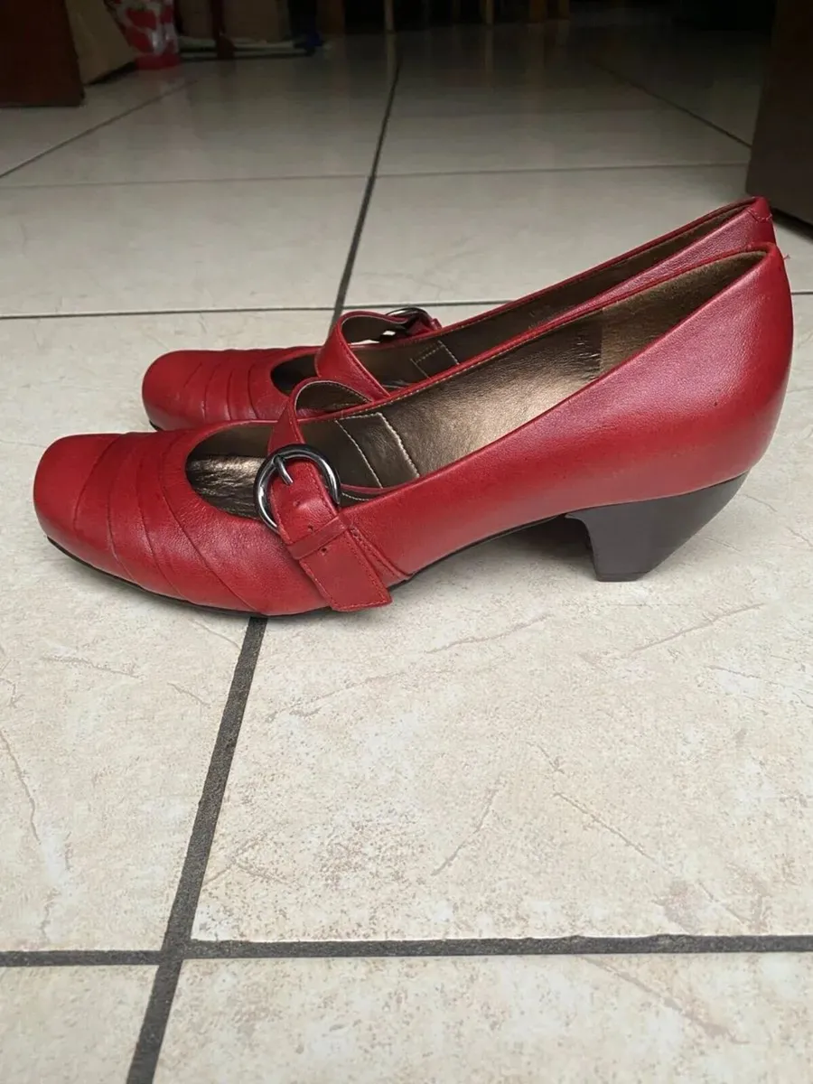 NEW Clarks Leather Shoes, Size 7 - Image 1