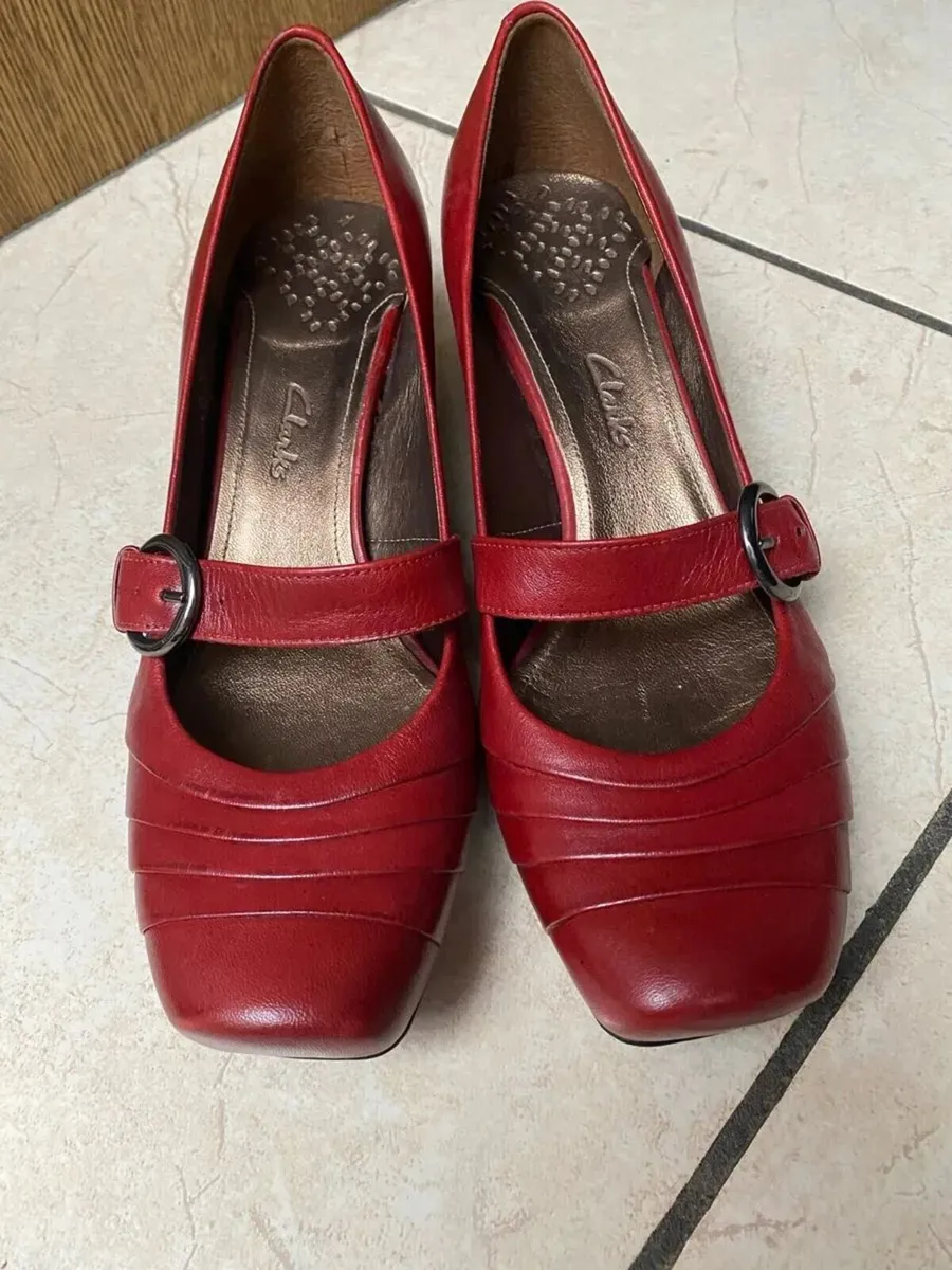 NEW Clarks Leather Shoes, Size 7 - Image 2