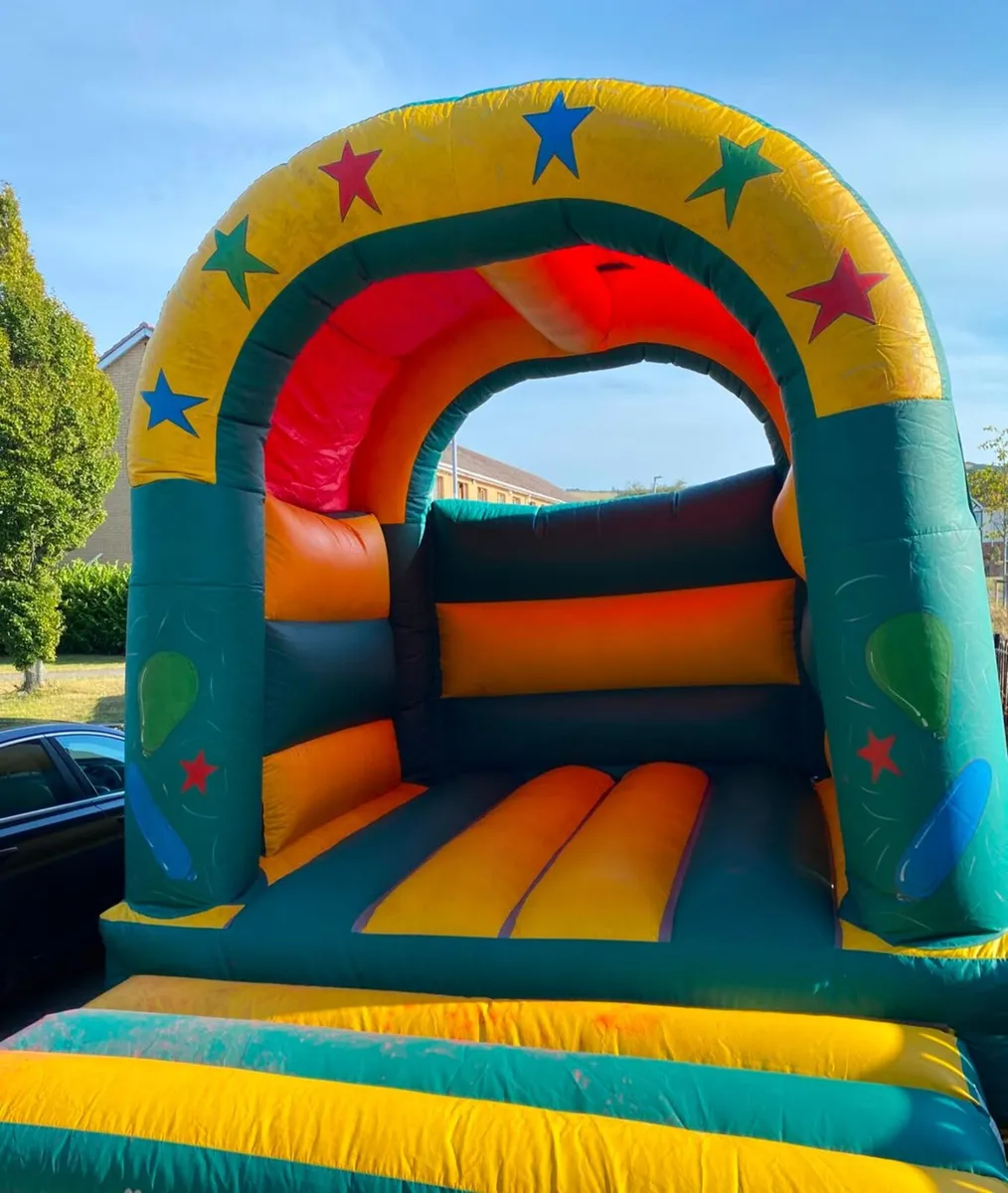 Bouncy castle Delivery - Image 4