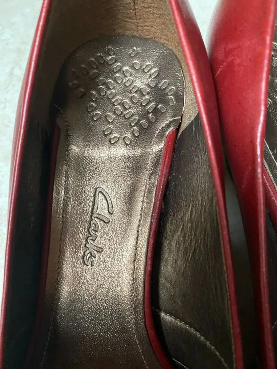 NEW Clarks Leather Shoes, Size 7 - Image 3
