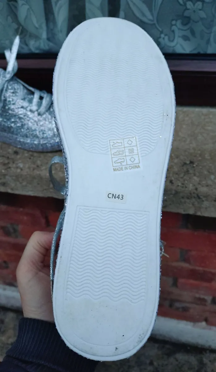 Sparkly Women's Shoes/runners (used). - Image 3