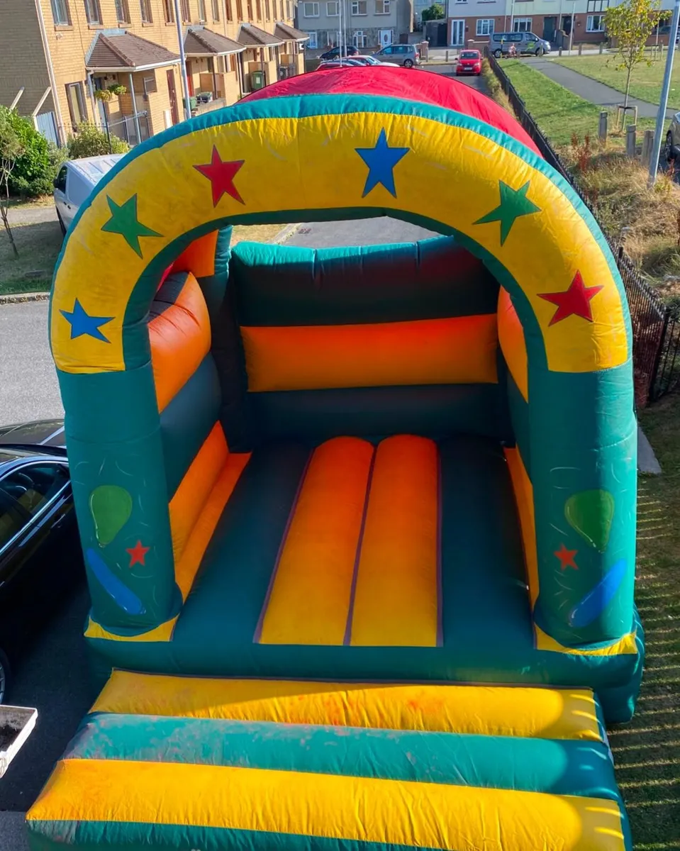 Bouncy castle Delivery - Image 1