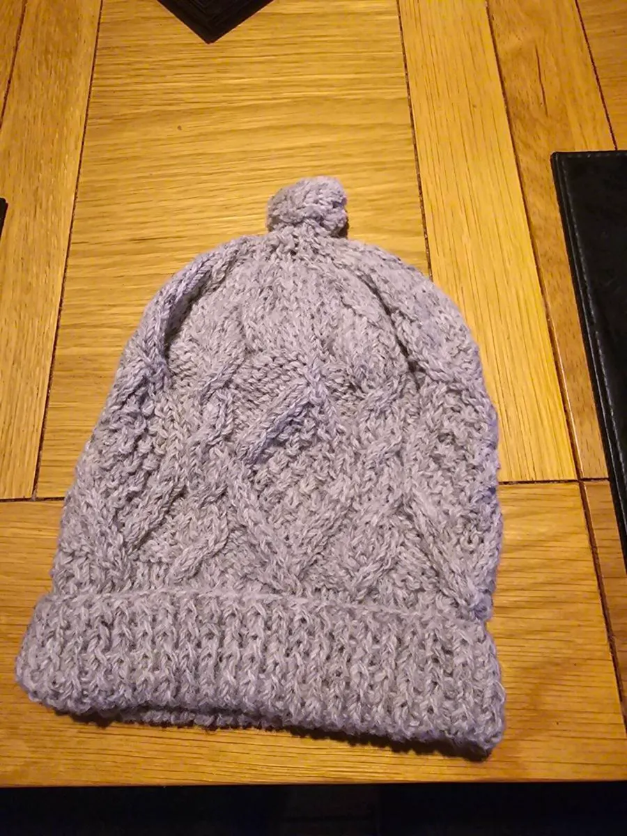 100% pure Aran wool handnitted hat - Image 2