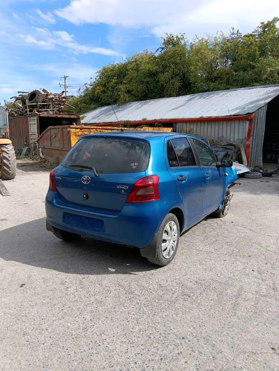 Breaking Toyota Yaris 2008 petrol - Image 1