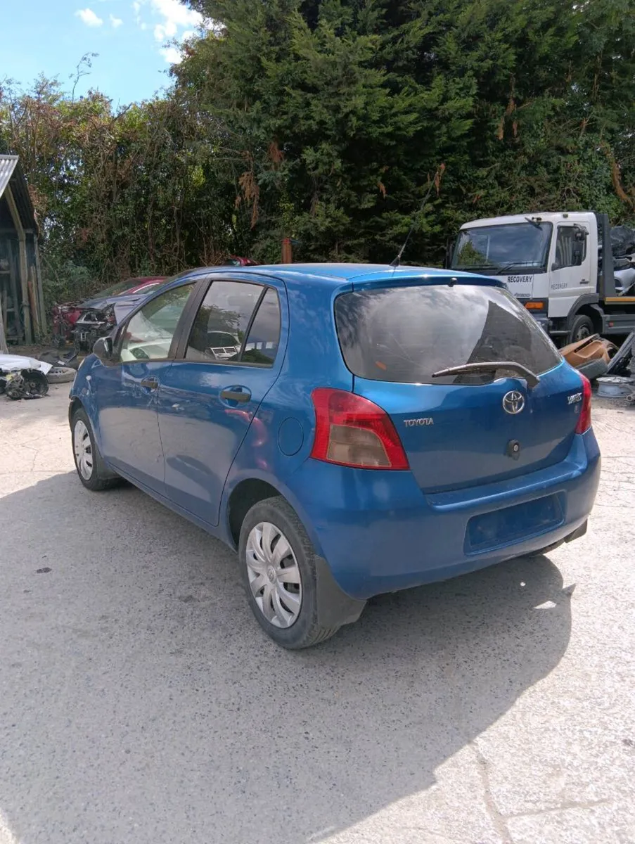 Breaking Toyota Yaris 2008 petrol - Image 2