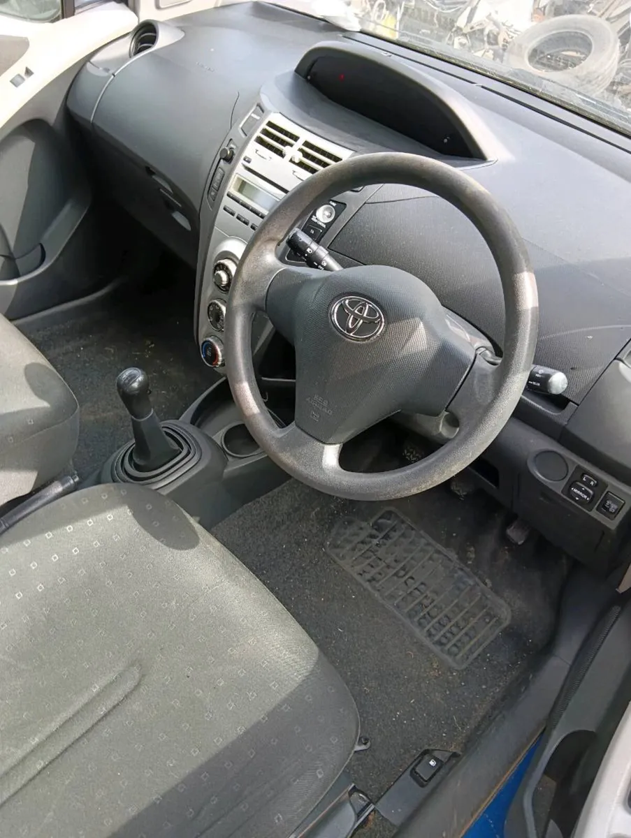 Breaking Toyota Yaris 2008 petrol - Image 3