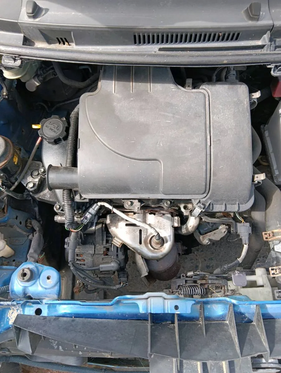 Breaking Toyota Yaris 2008 petrol - Image 4