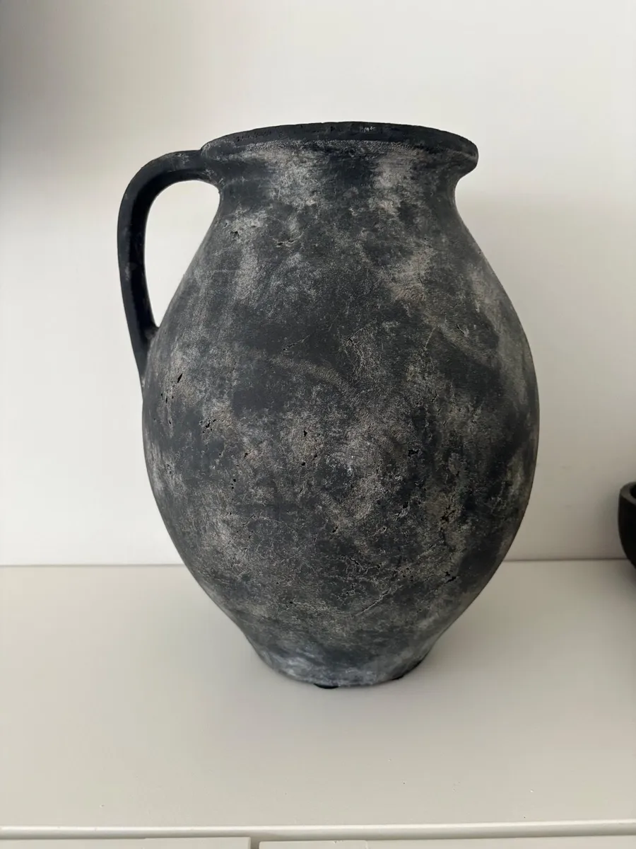 VASE - Image 1