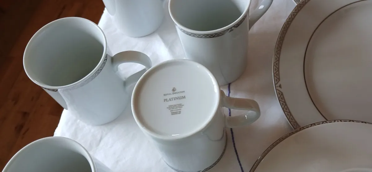 A selection of Royal Doulton - Image 3