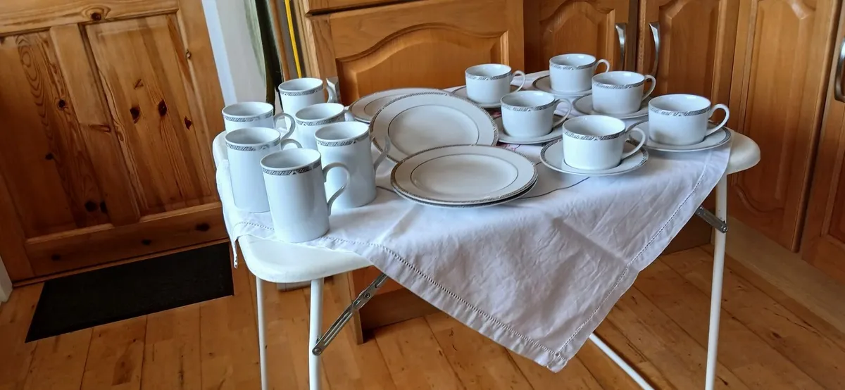 A selection of Royal Doulton - Image 1
