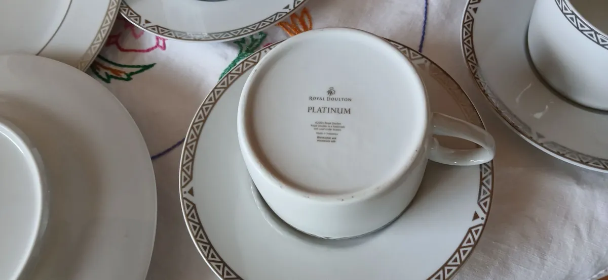 A selection of Royal Doulton - Image 2