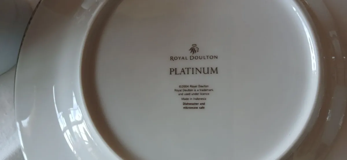 A selection of Royal Doulton - Image 4