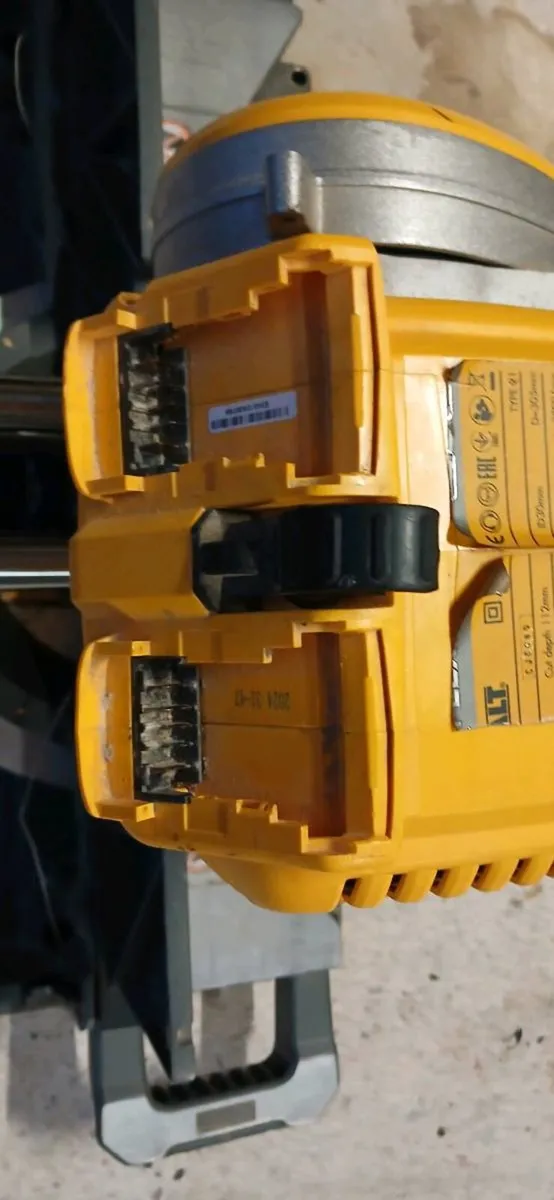 Flexvolt 54v Dewalt 305mm mitre saw - Image 2