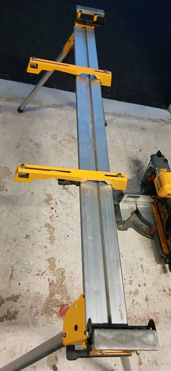 Flexvolt 54v Dewalt 305mm mitre saw - Image 4