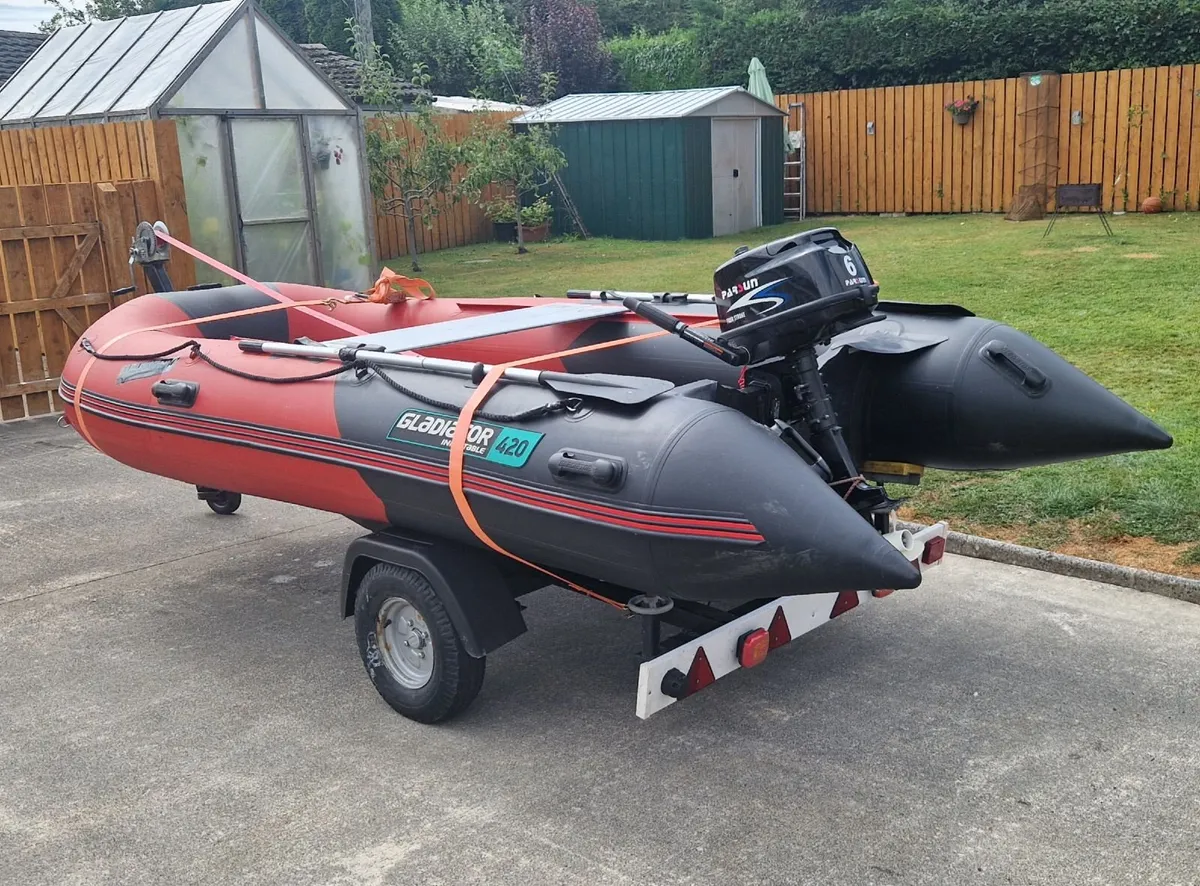 Boat, engine and trailer - Image 3