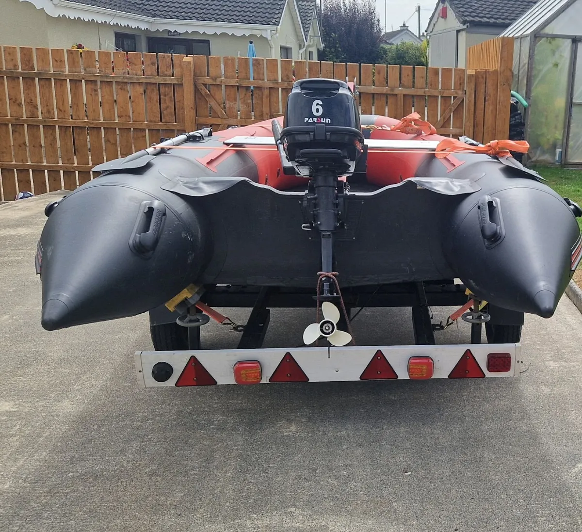Boat, engine and trailer - Image 4