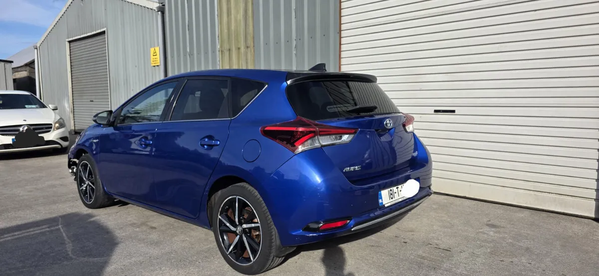 181 TOYOTA AURIS HYBRID - Image 4