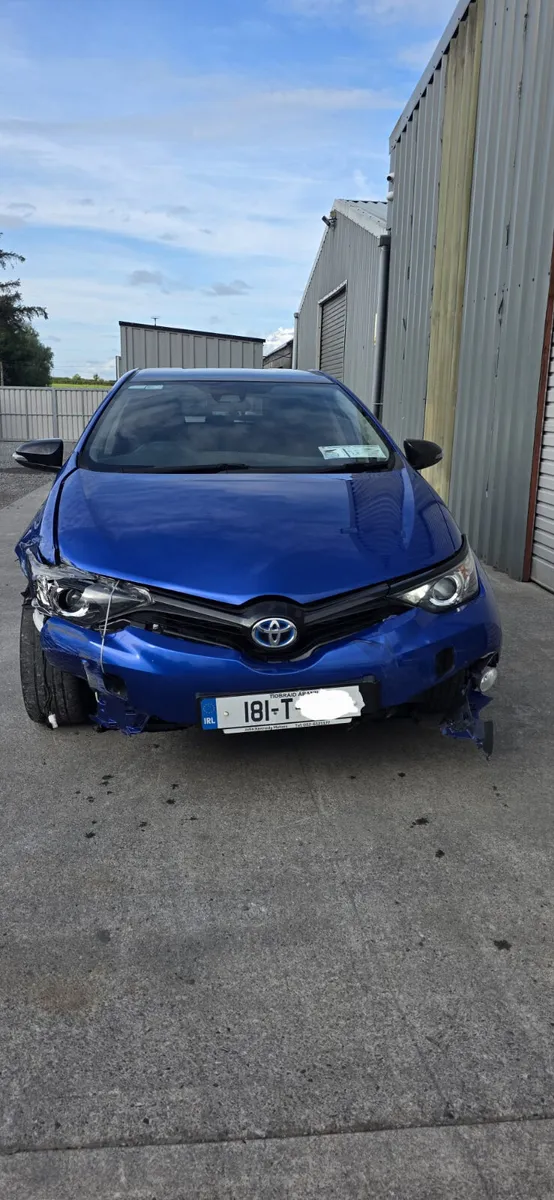 181 TOYOTA AURIS HYBRID - Image 2