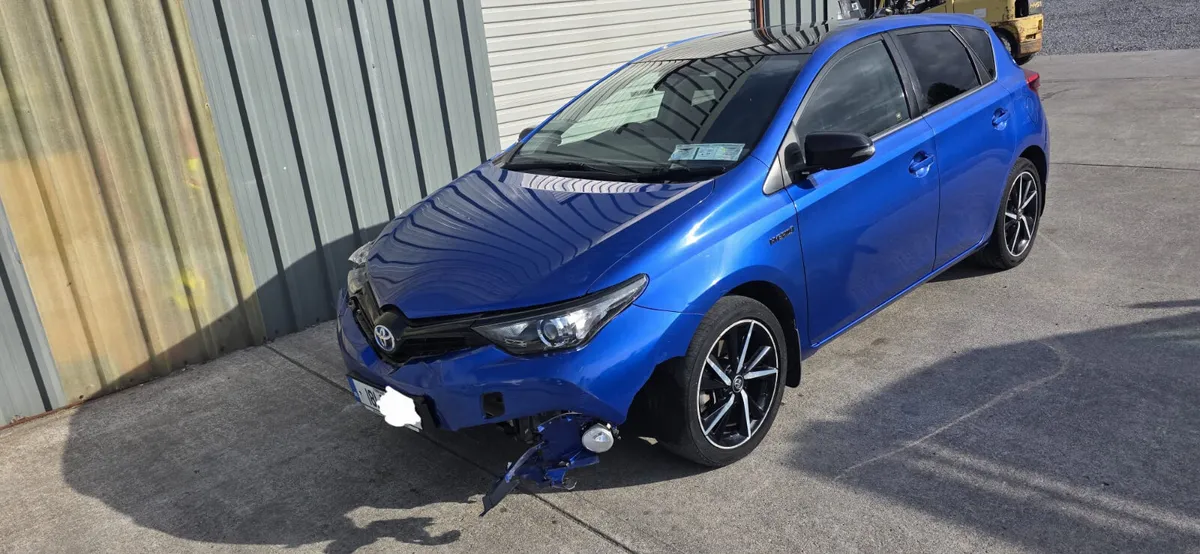 181 TOYOTA AURIS HYBRID - Image 1