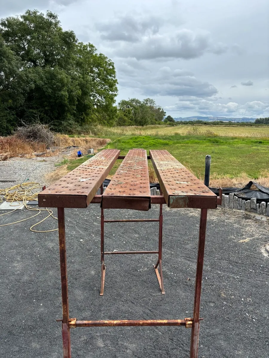 Tressels with 3 heavy-gauge steel planks - Image 3