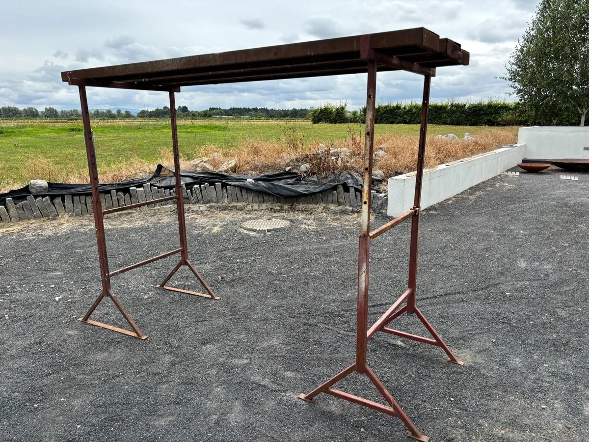 Tressels with 3 heavy-gauge steel planks - Image 4