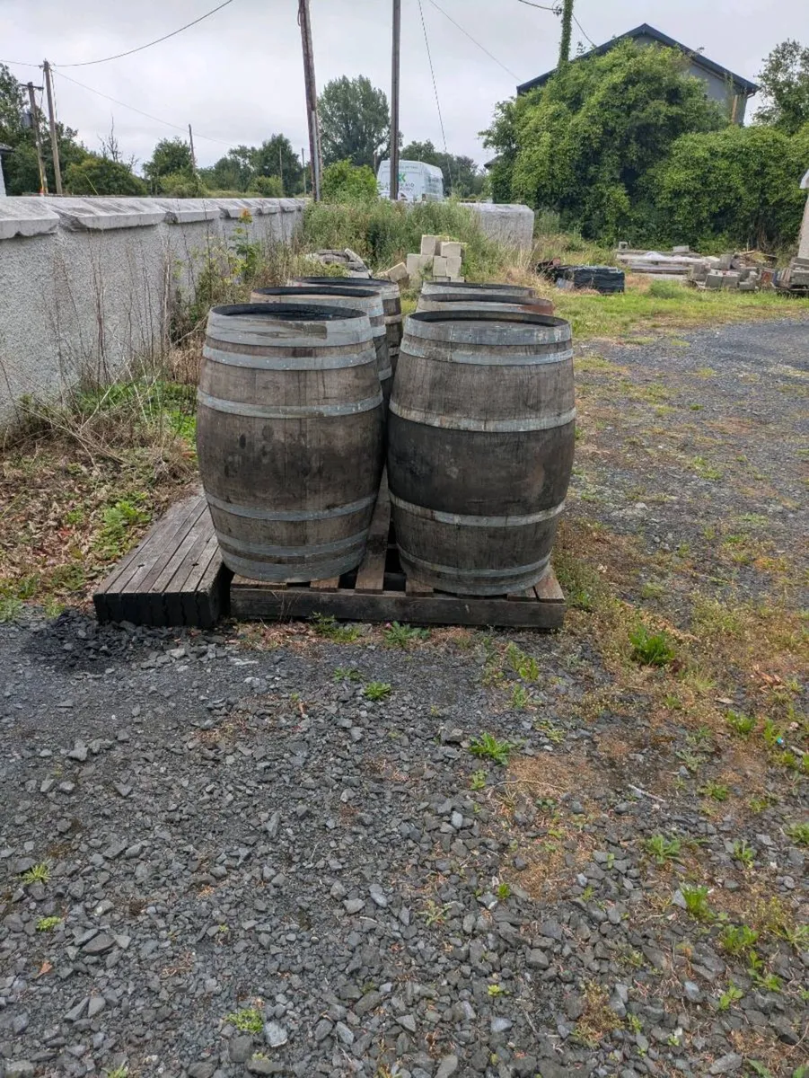 Whiskey barrel - Image 1