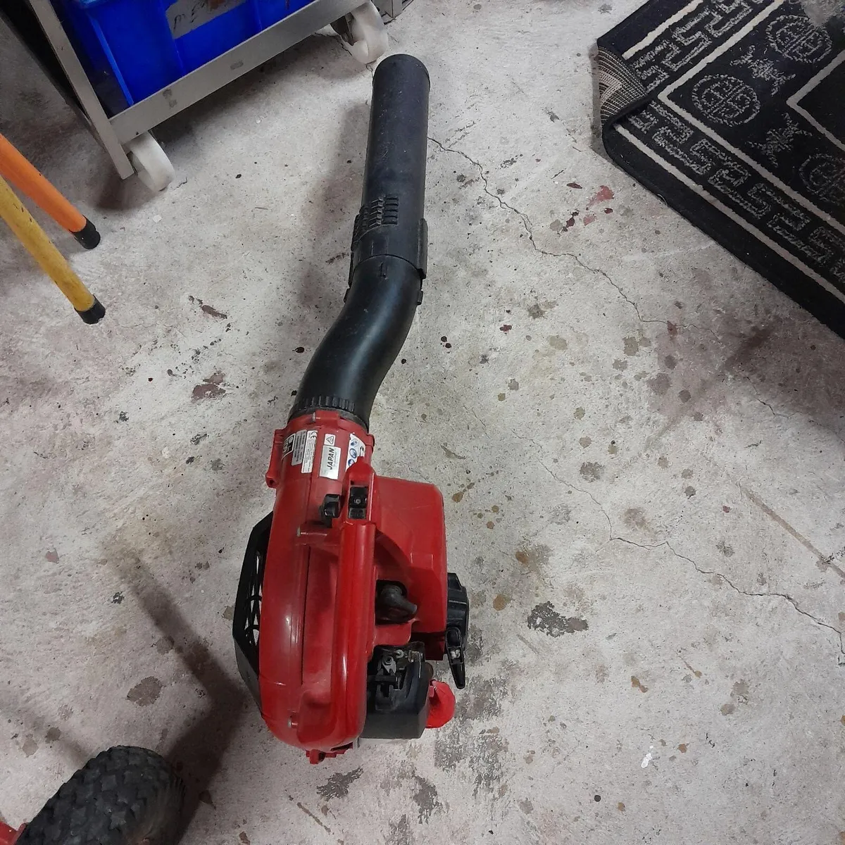 Hedge trimmer and leaf blower - Image 1