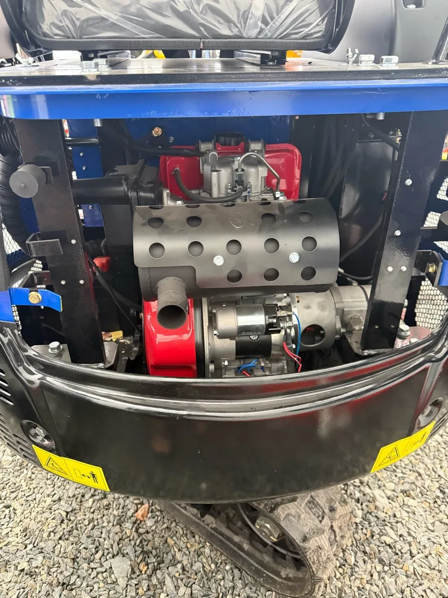 1.5t mini digger - Image 3