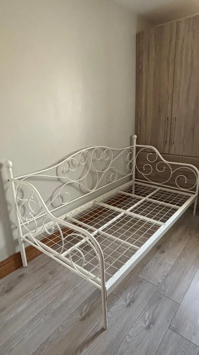 Ginter Daybed - Image 1