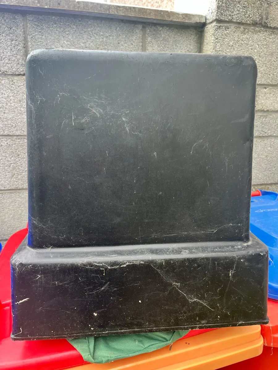 Big hard plastic container - Image 3