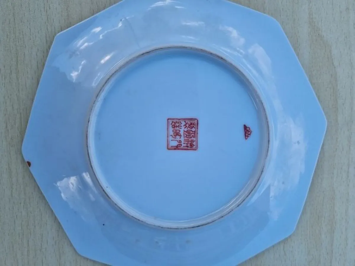 Traditional Japanese Imari-style ceramic plate - Image 2