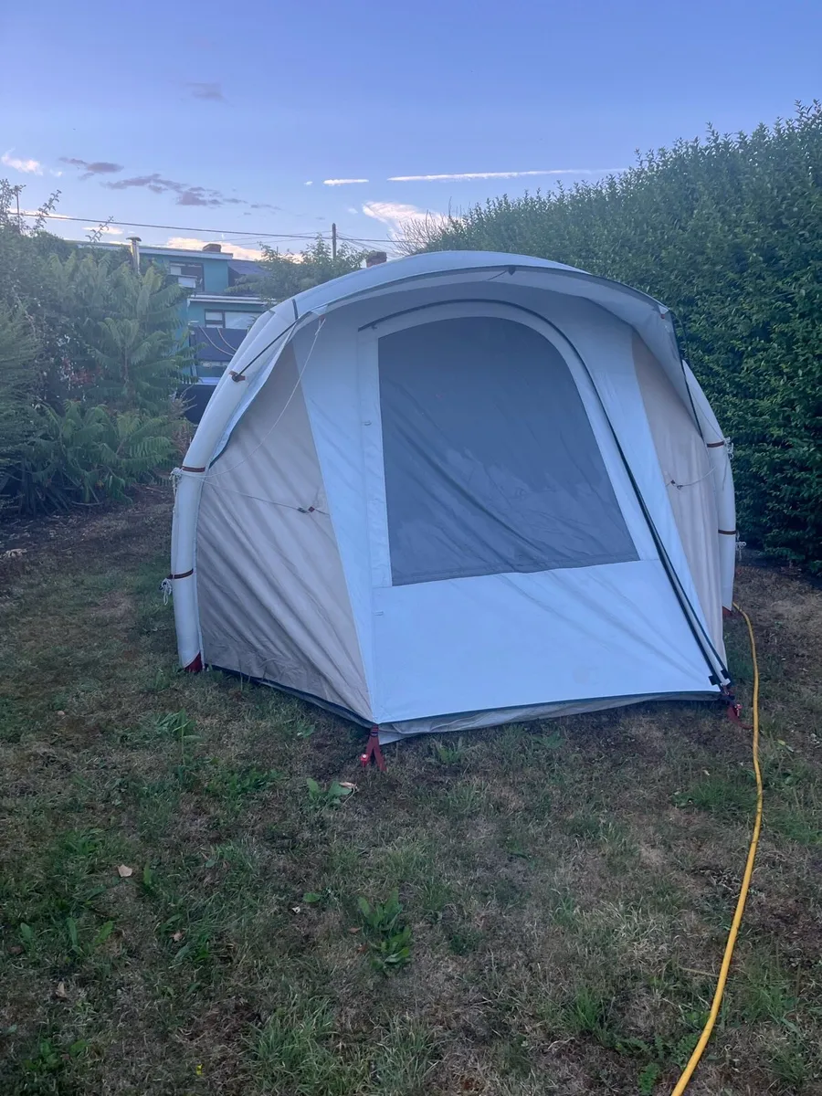 4 person inflate Tent - Image 1