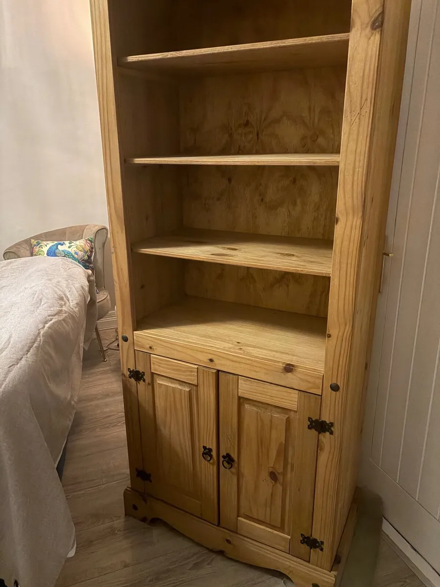 Mexican Pine bookcase - Image 2