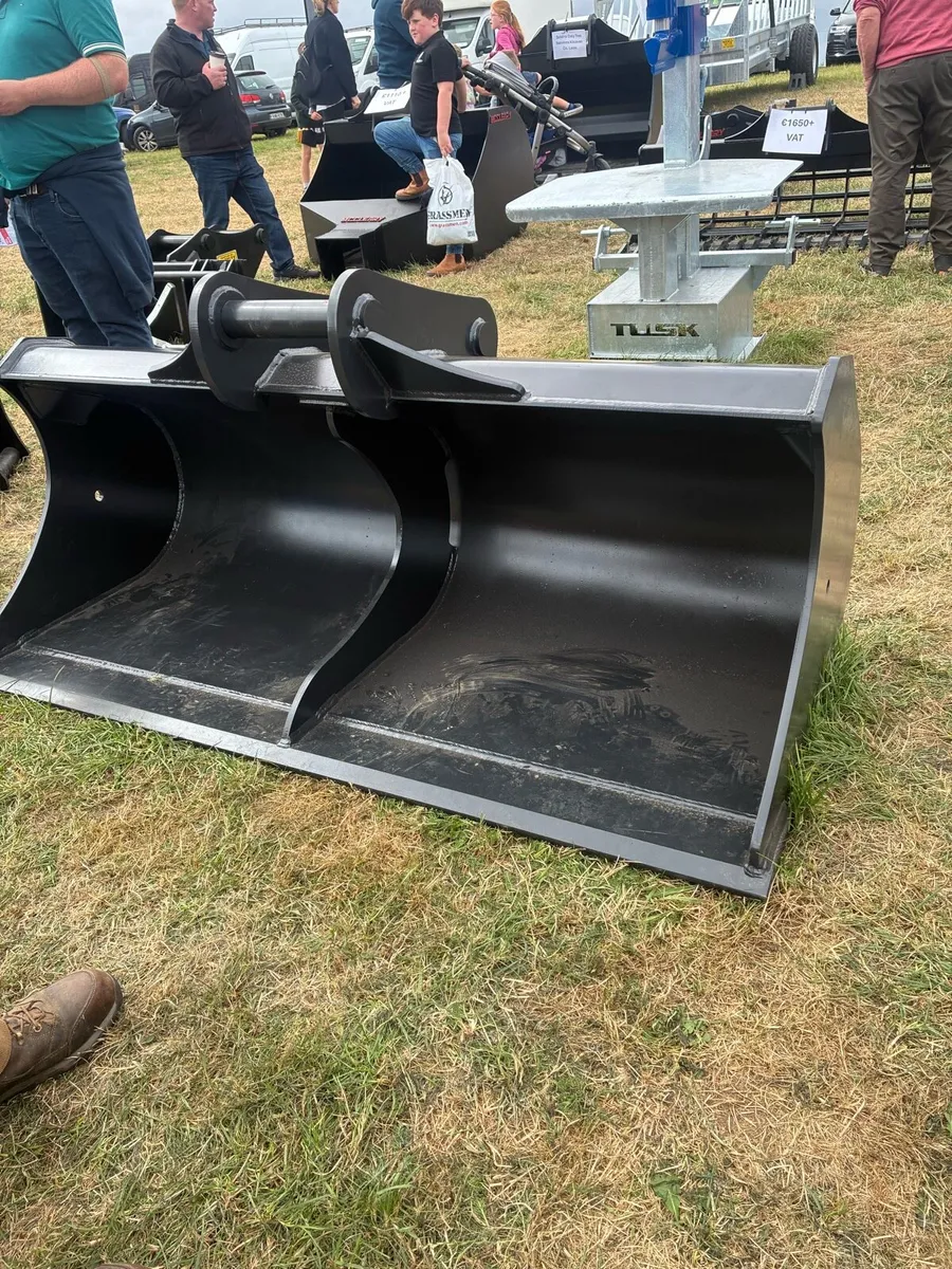 6ft heavy duty grading bucket - Image 1