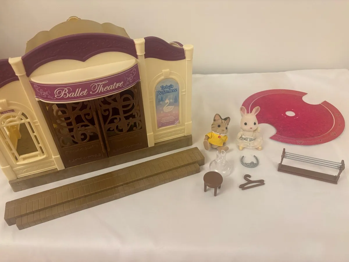 Sylvanian Family Ballet Theatre & accessories - Image 2