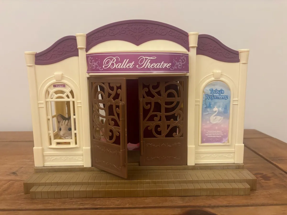 Sylvanian Family Ballet Theatre & accessories - Image 3