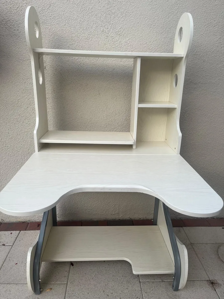 Study desk - Image 1